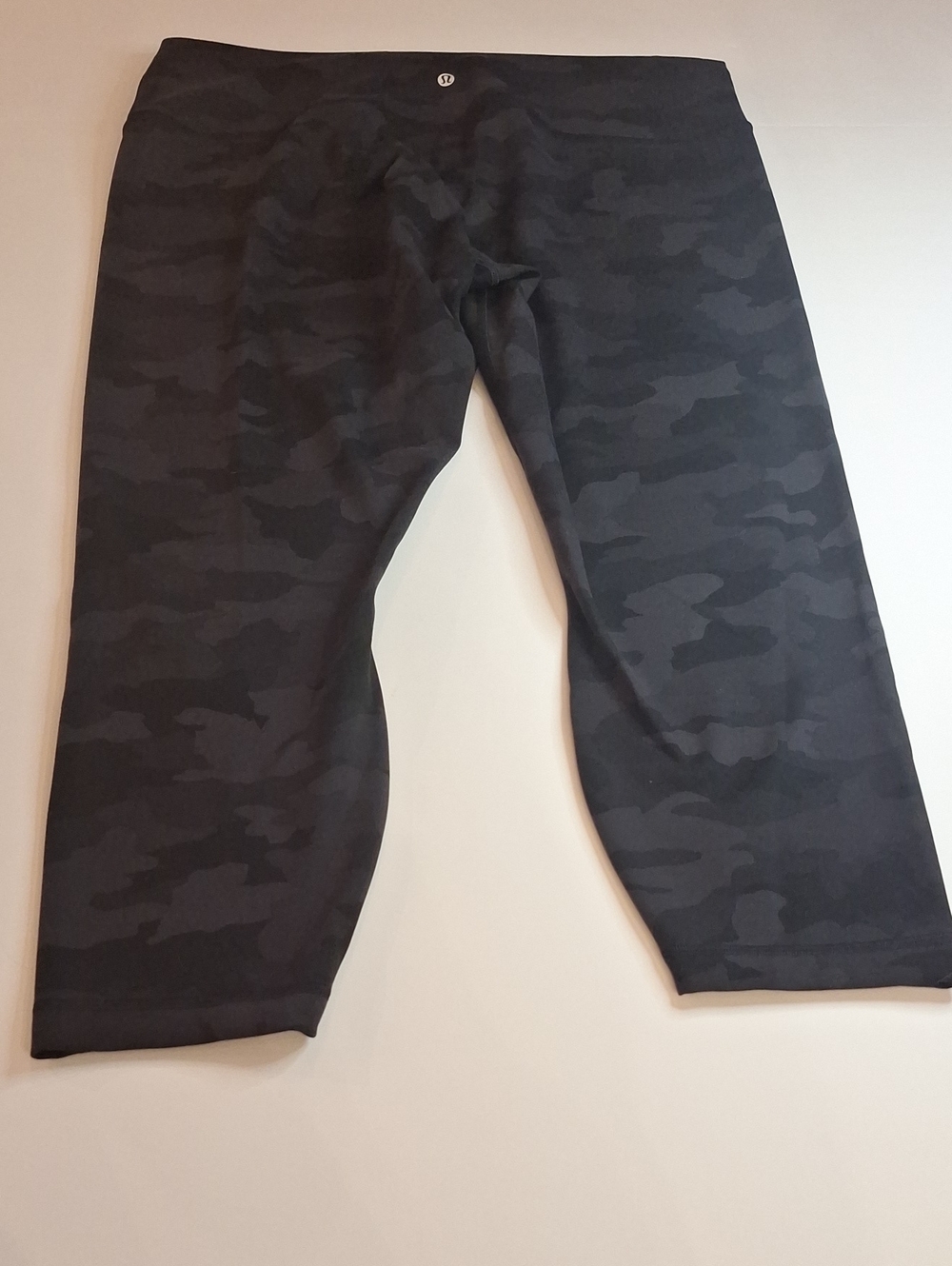 #967 Lululemon Camo leggings size 20 - Picture 4 of 7